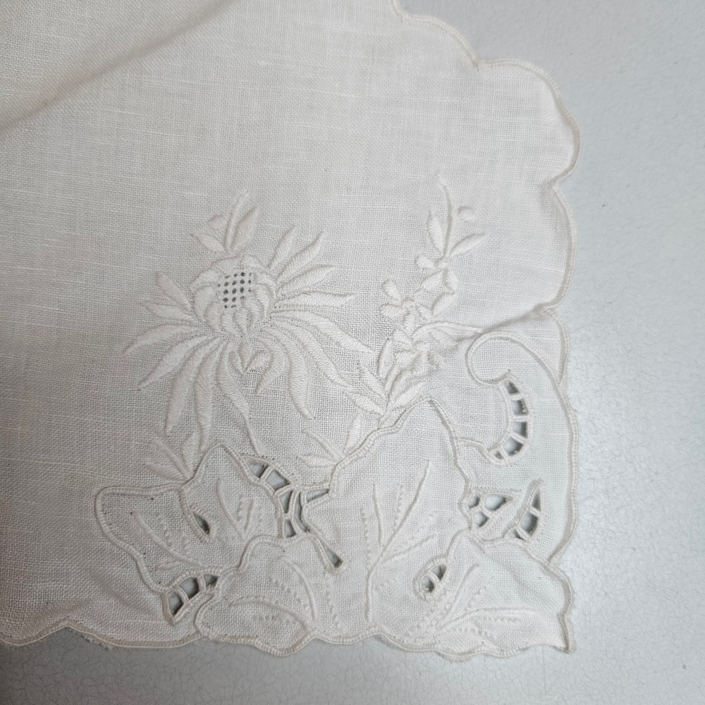 Vtg Hand Embroidered Napkins Basket Liners Set 3 Floral Cutwork Lace Scalloped - Picture 7 of 10